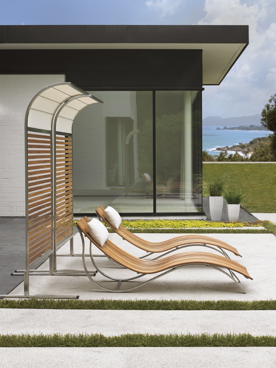 tres chic chaise lounges