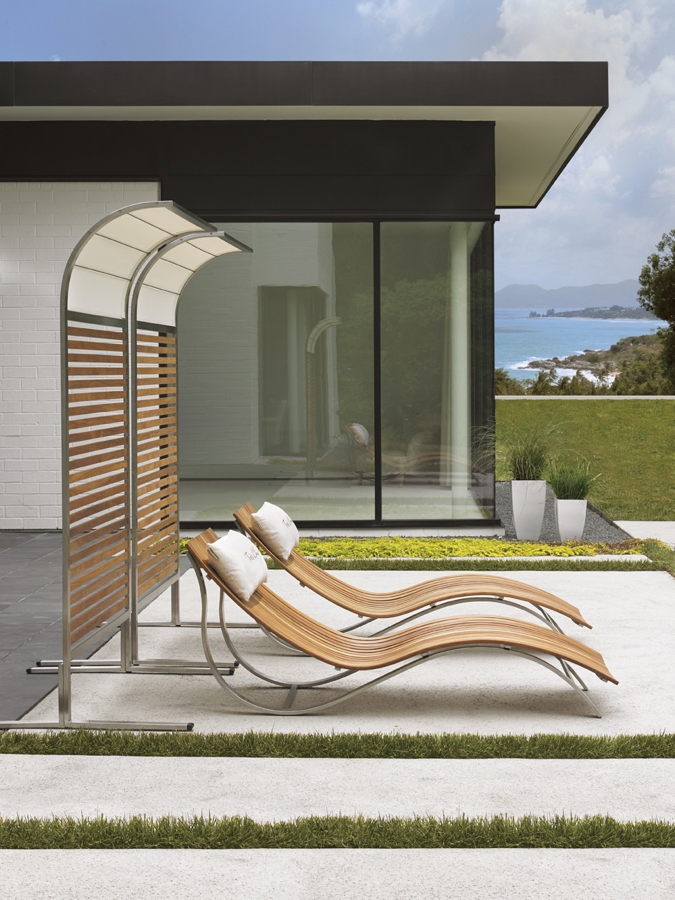 tres chic chaise lounge Hausers Patio