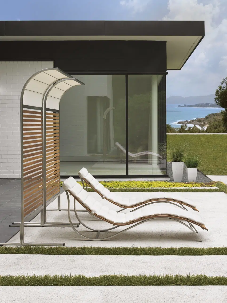 tres chic stainless steel Hausers Patio