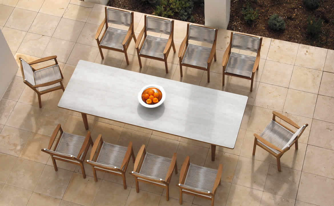 outdoor dining table and chairs