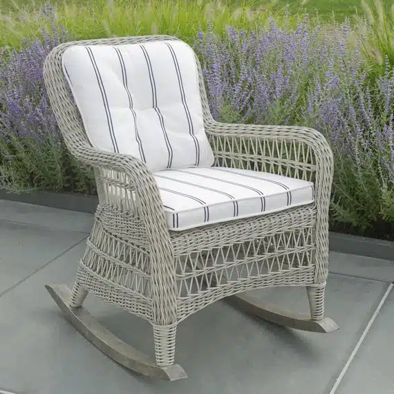 one of 5 best outdoor chairs - Hausers Patio